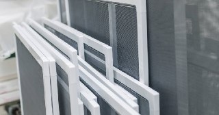 Москитные сетки на пластиковые окна Холмск купить по цене от 935 руб.